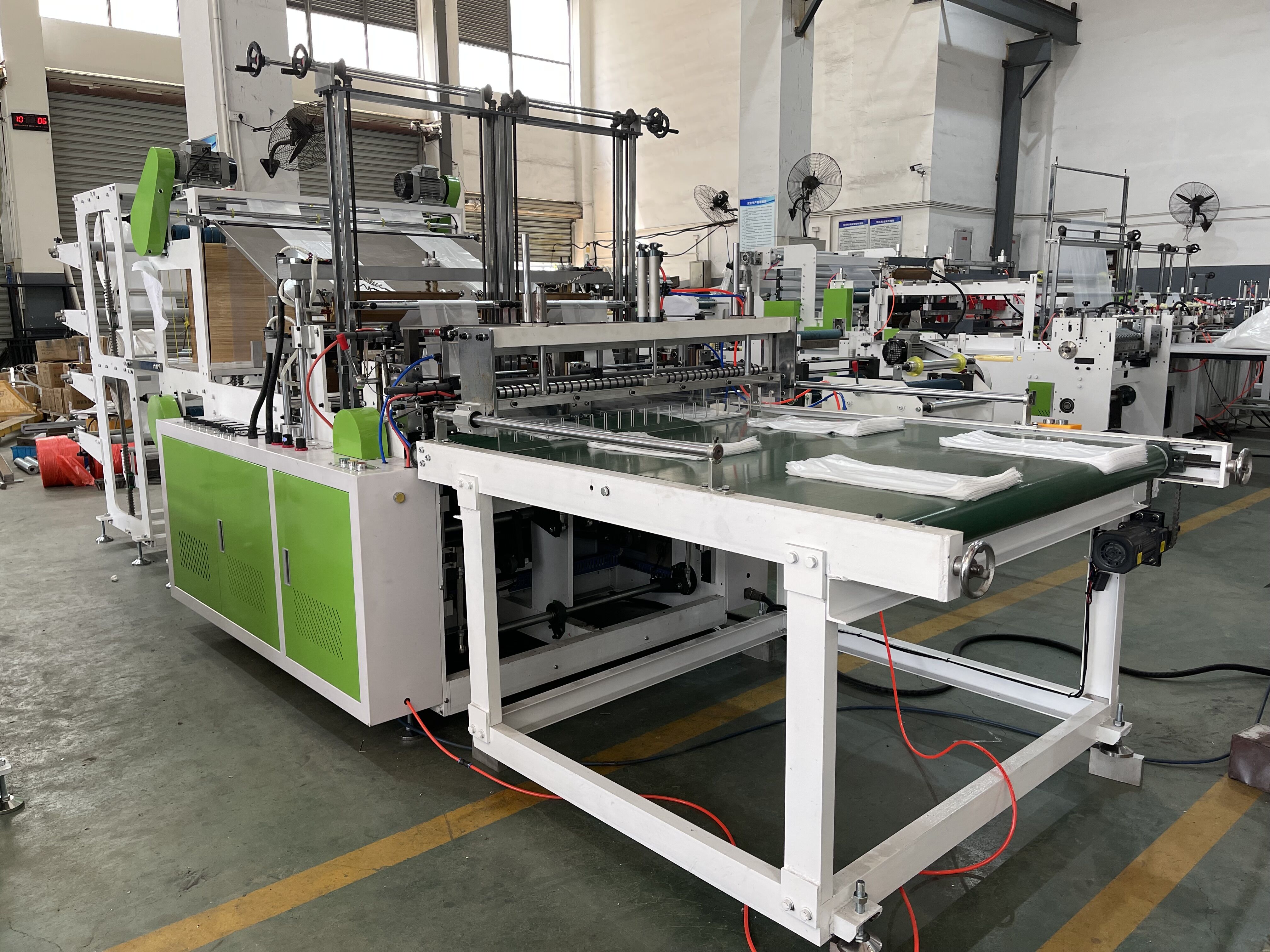 High Speed Double Deck Liner Bag Cutting Machine