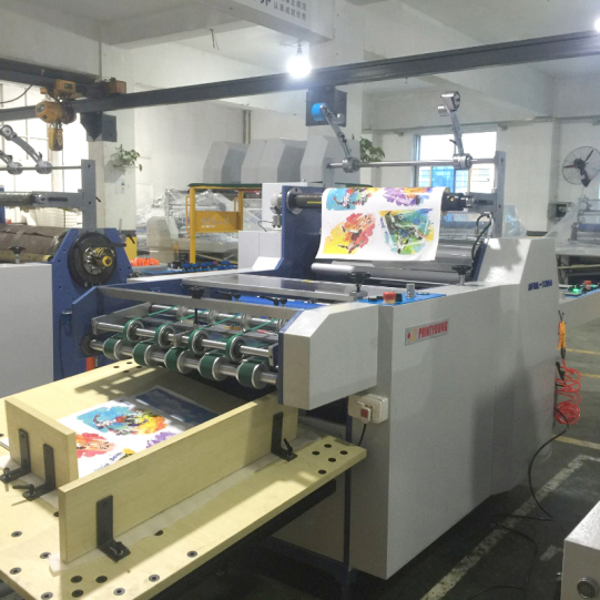 Machine de laminage de film thermique Bopp à rouleau semi-automatique chaud SFML-920