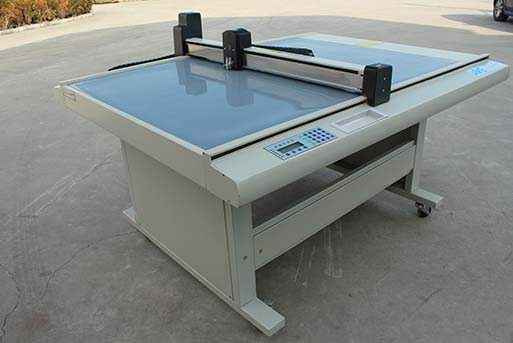 Machine de découpe de boîtes en papier série DCH10/ DCH30