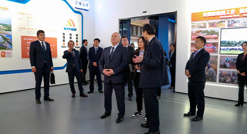 El presidente uzbeko, Hudebergnov, y su delegación visitaron Myande para realizar intercambios