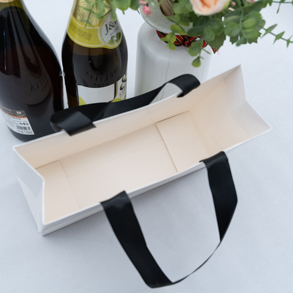 Custom Recyclable eco-friendly paper bags For Beauty Shop - PA23R004