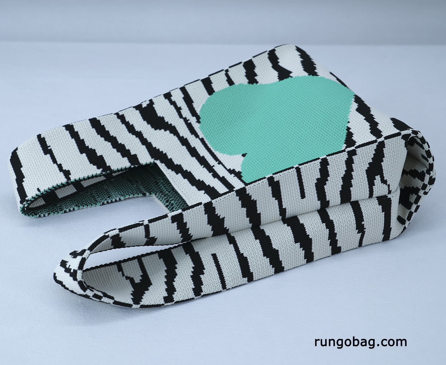 korea style heart design Fashion knitting hand bag wholesale for kids and girls