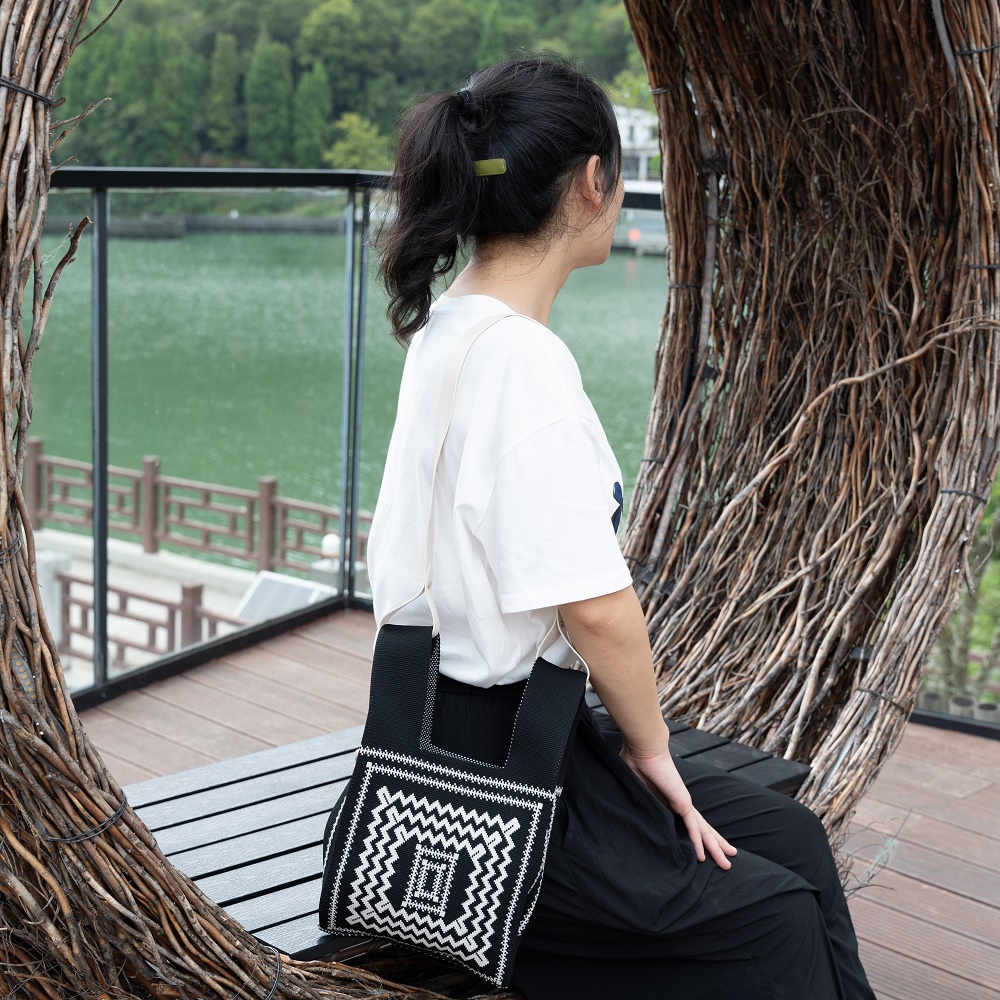 2023 new style autumn winter collection wholesale customized knitted  shoulder  bag