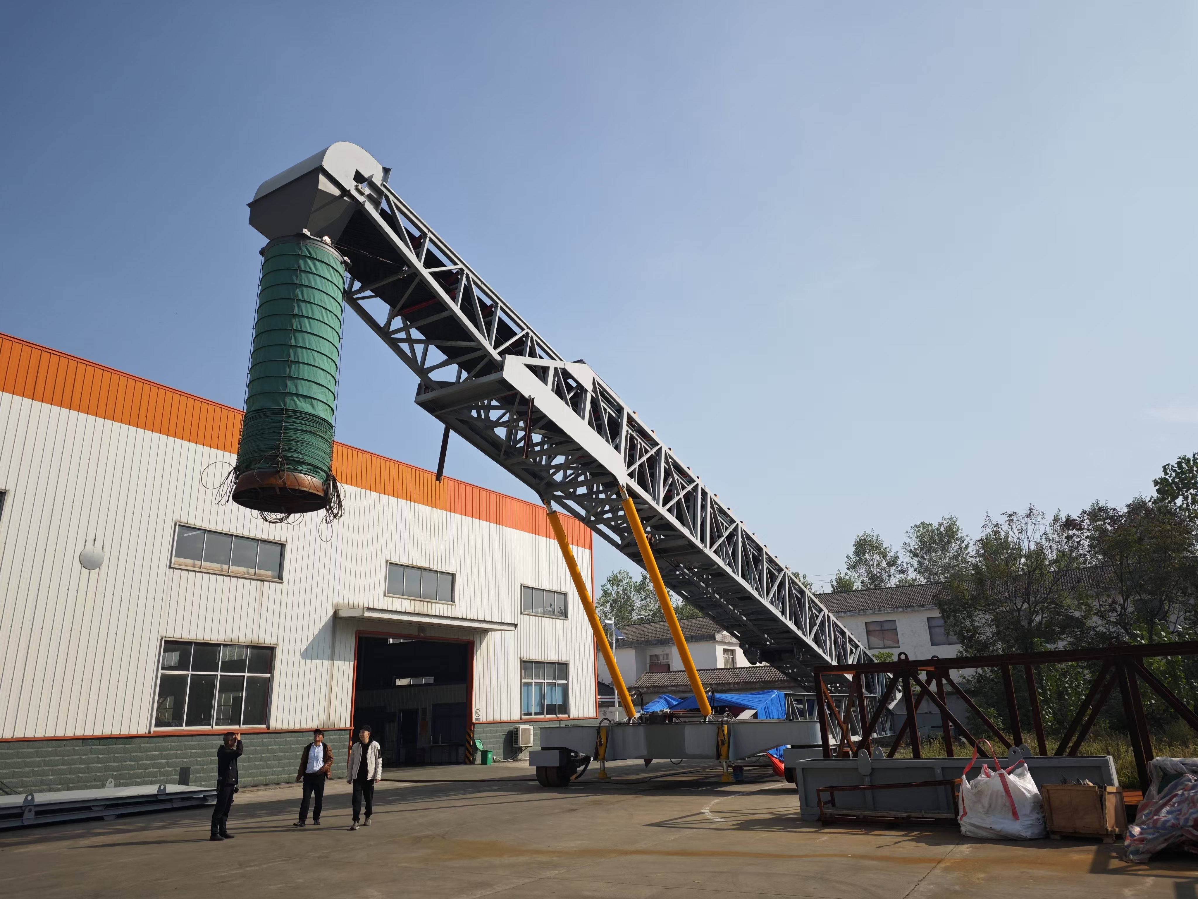 Mobile Iron Ore Coal Dry Cargo Pellet Bulk Material Handling Barge Ship Loader stacker