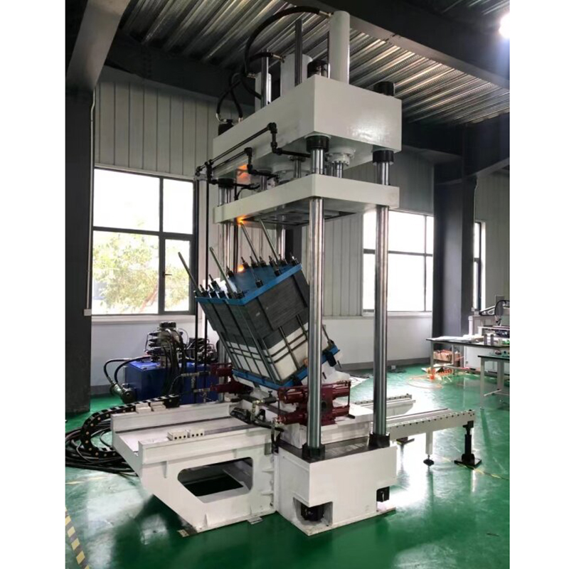 Flow battery stack assembly servo hydraulic press