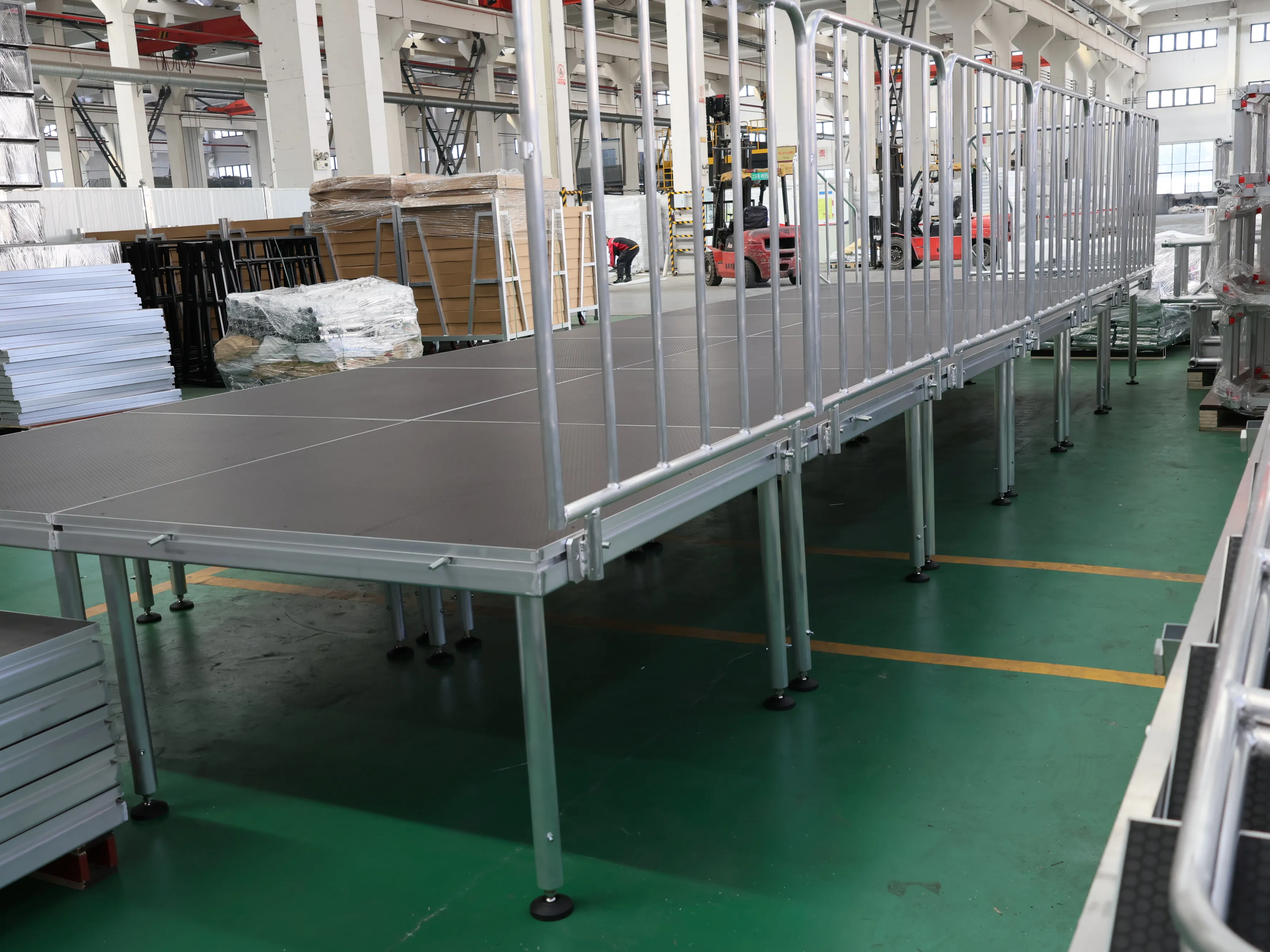 single-board four-leg stage