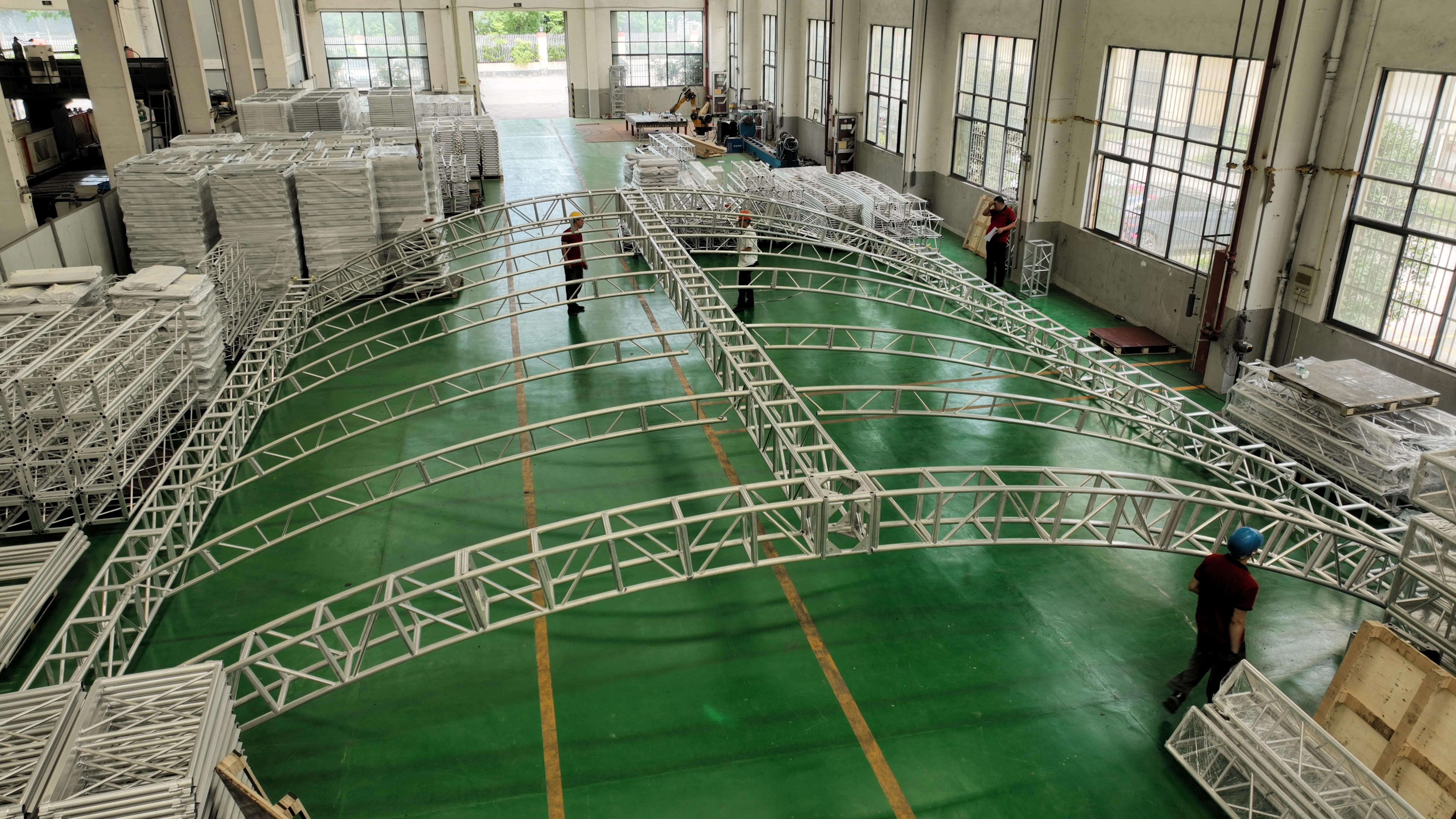 round-tube aluminum frame with triangular aluminum plates