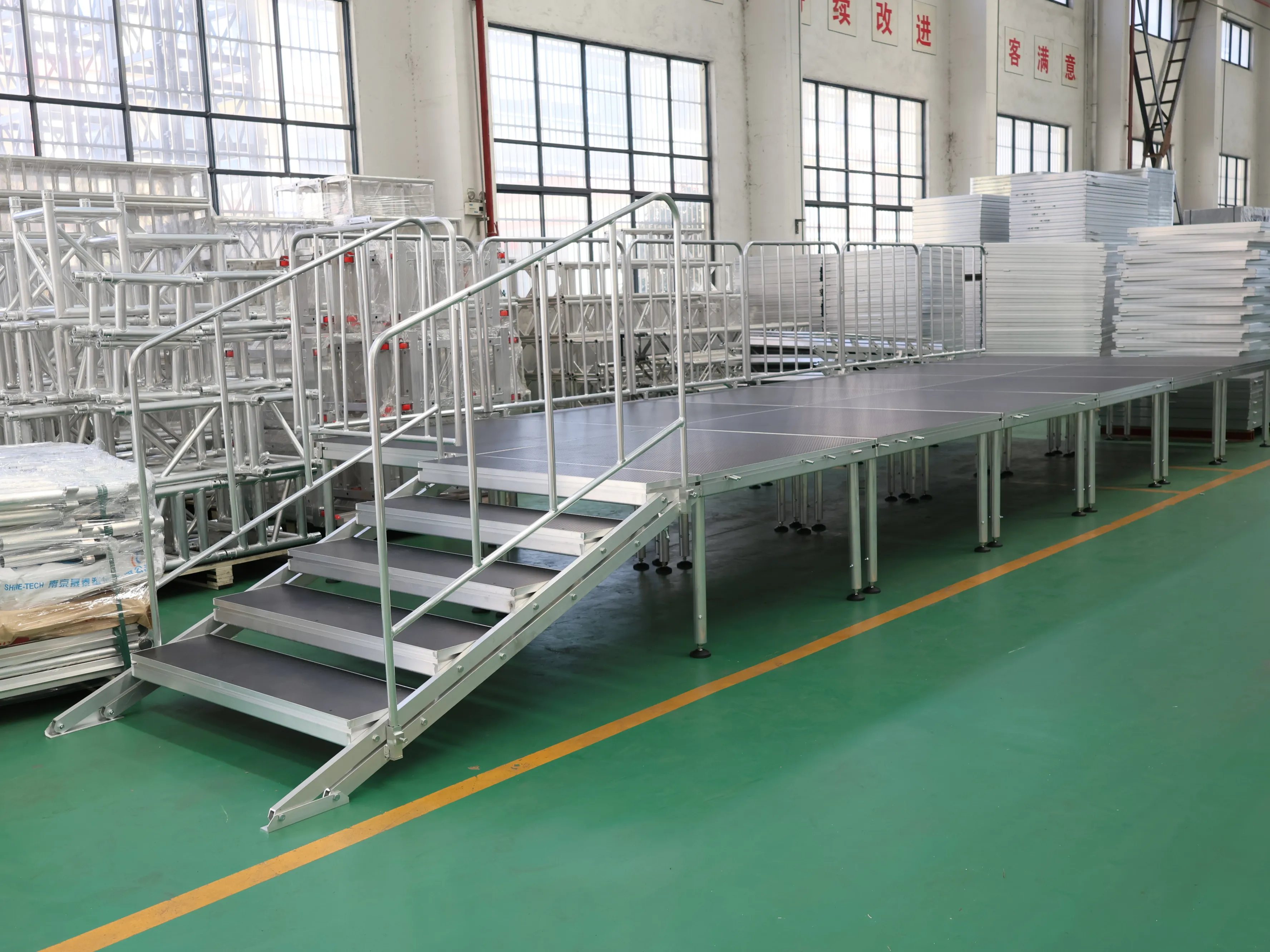 single-board four-leg stage