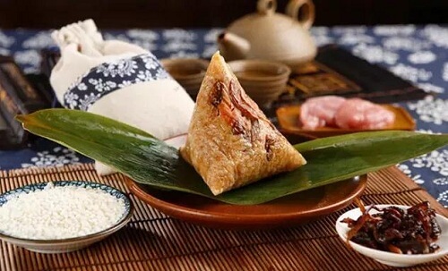eating rice dumpling