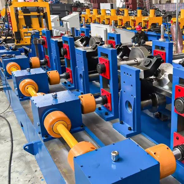 Máquina formadora de rollos de correas C Z de cambio de tamaño automático