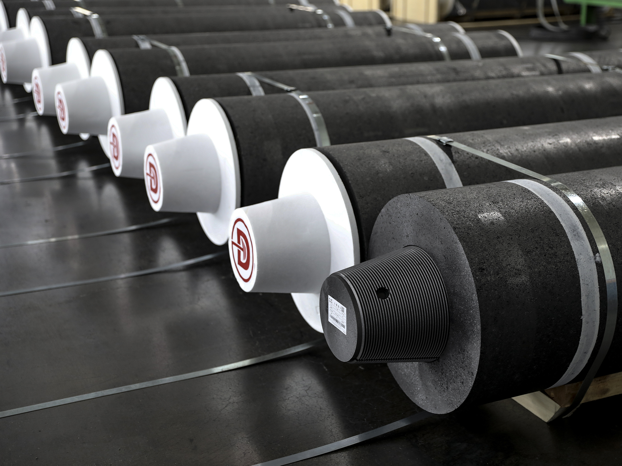 Transportation and storage of graphite electrodes Liaoning Dantan New Materials Co., Ltd.