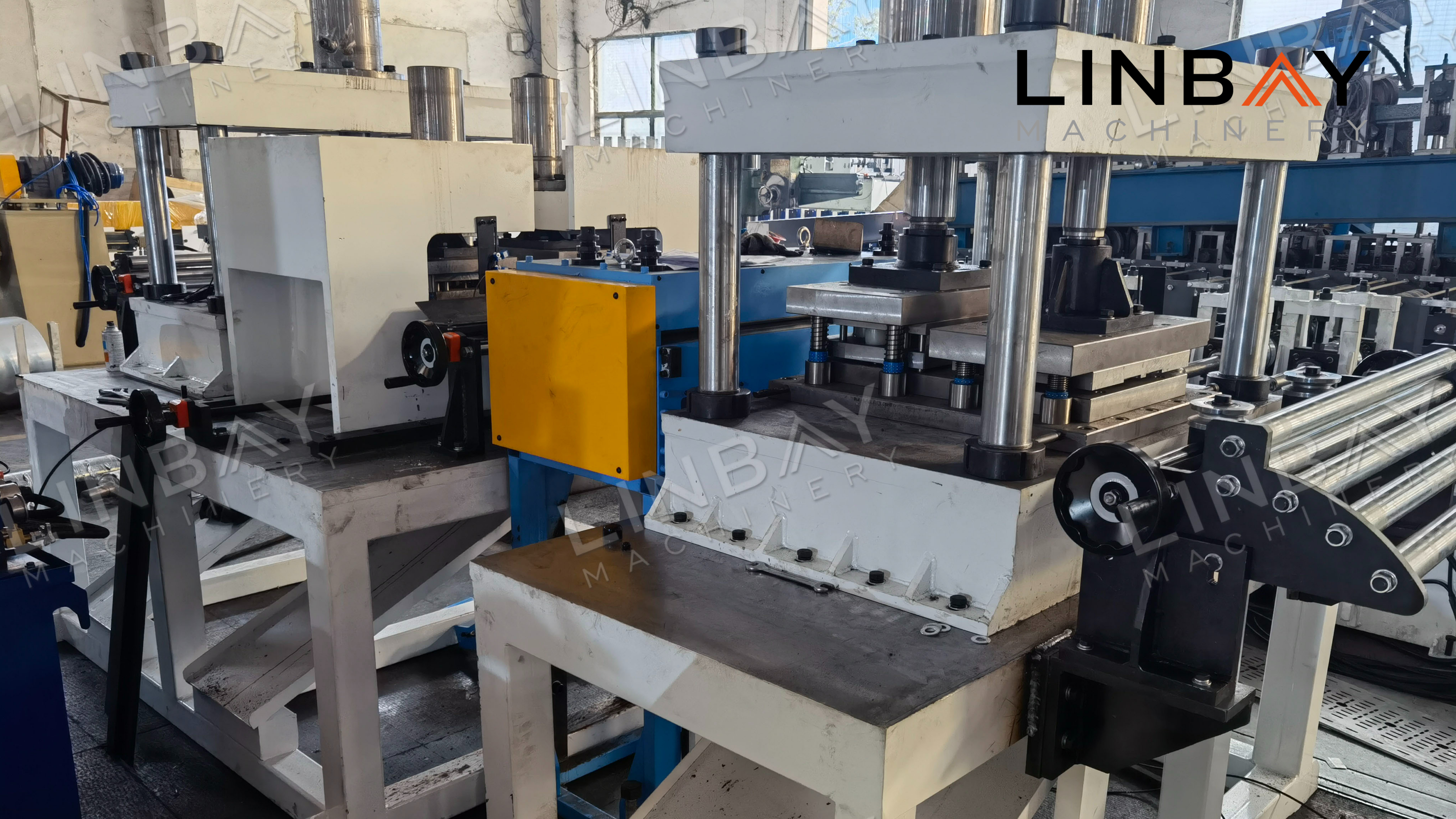 Conformadora de Panel de Estantería Doble Plegado