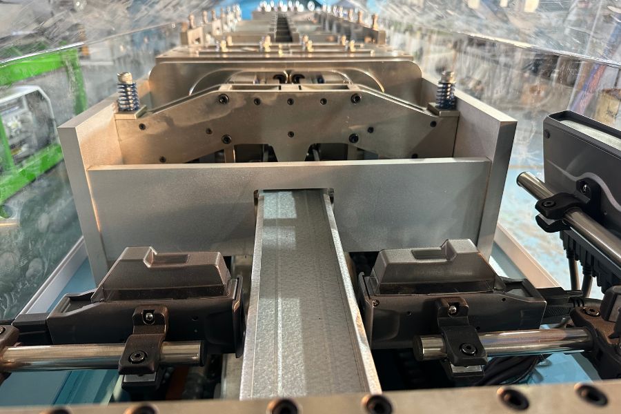 C89 C140 C200 Light Steel Framing Machine LGS LGSF Building Structure ...