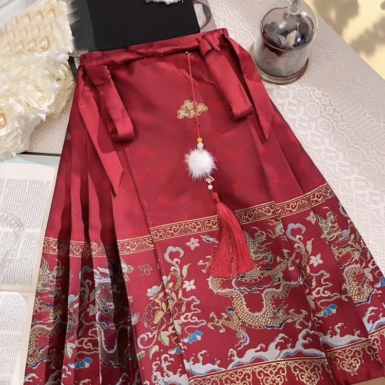 Pferdekopf-Rockanzug