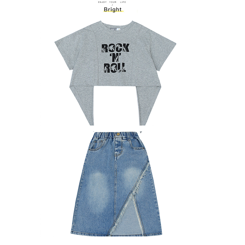 Modischer Jeansrock-Anzug