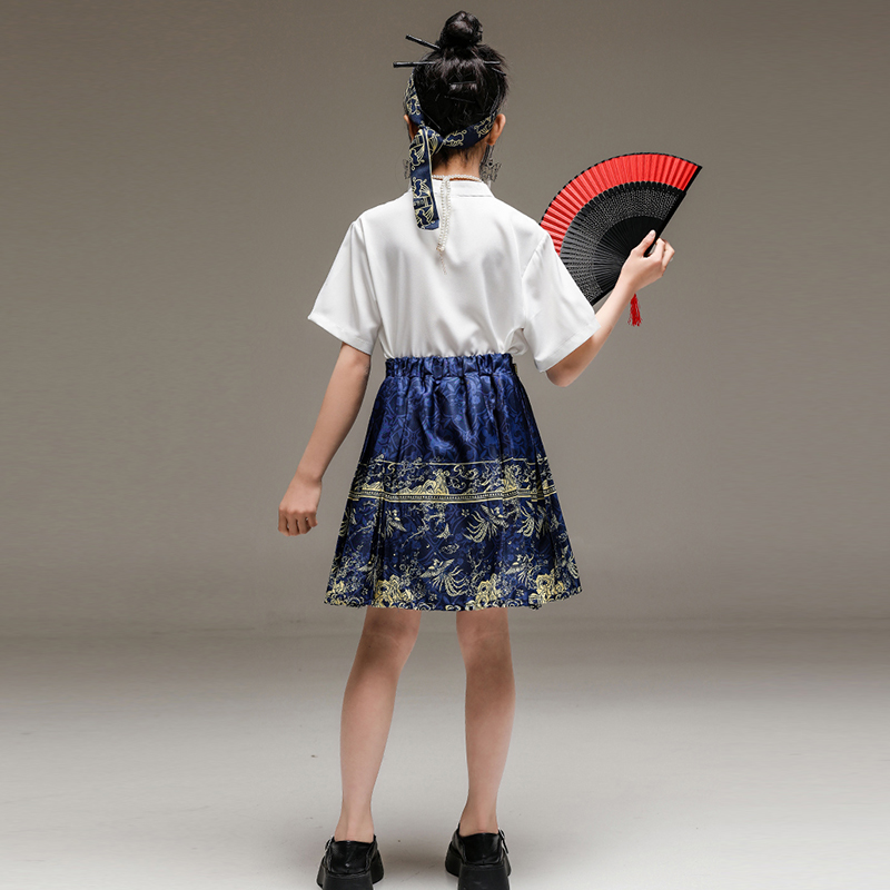 Pferdegesicht Rockanzug