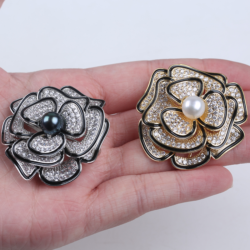 Pearl Brooch Supplier Flower Shape Genuine Pearl Brooch For Gift