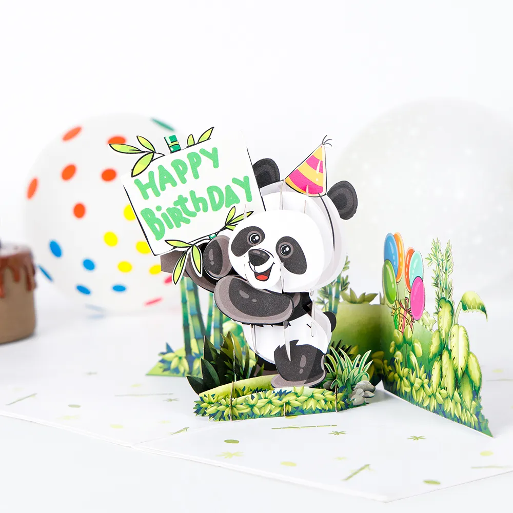 Auguri di Compleanno da un Biglietto Pop-Up di Panda