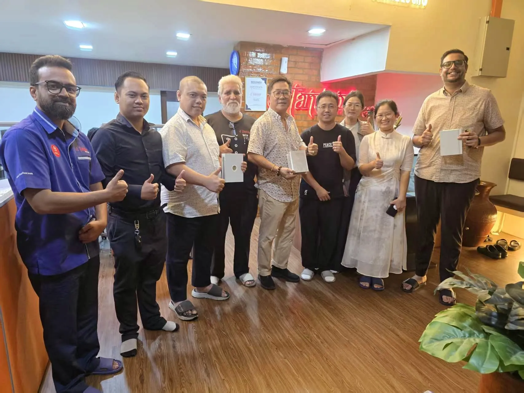 التوجه إلى الموقع للمناقشة وجهًا لوجه مع العملاء حول الحلول