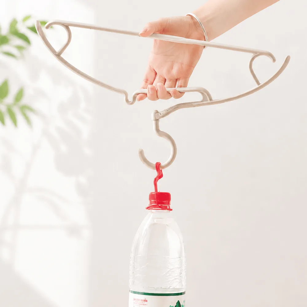 Plastic hanger