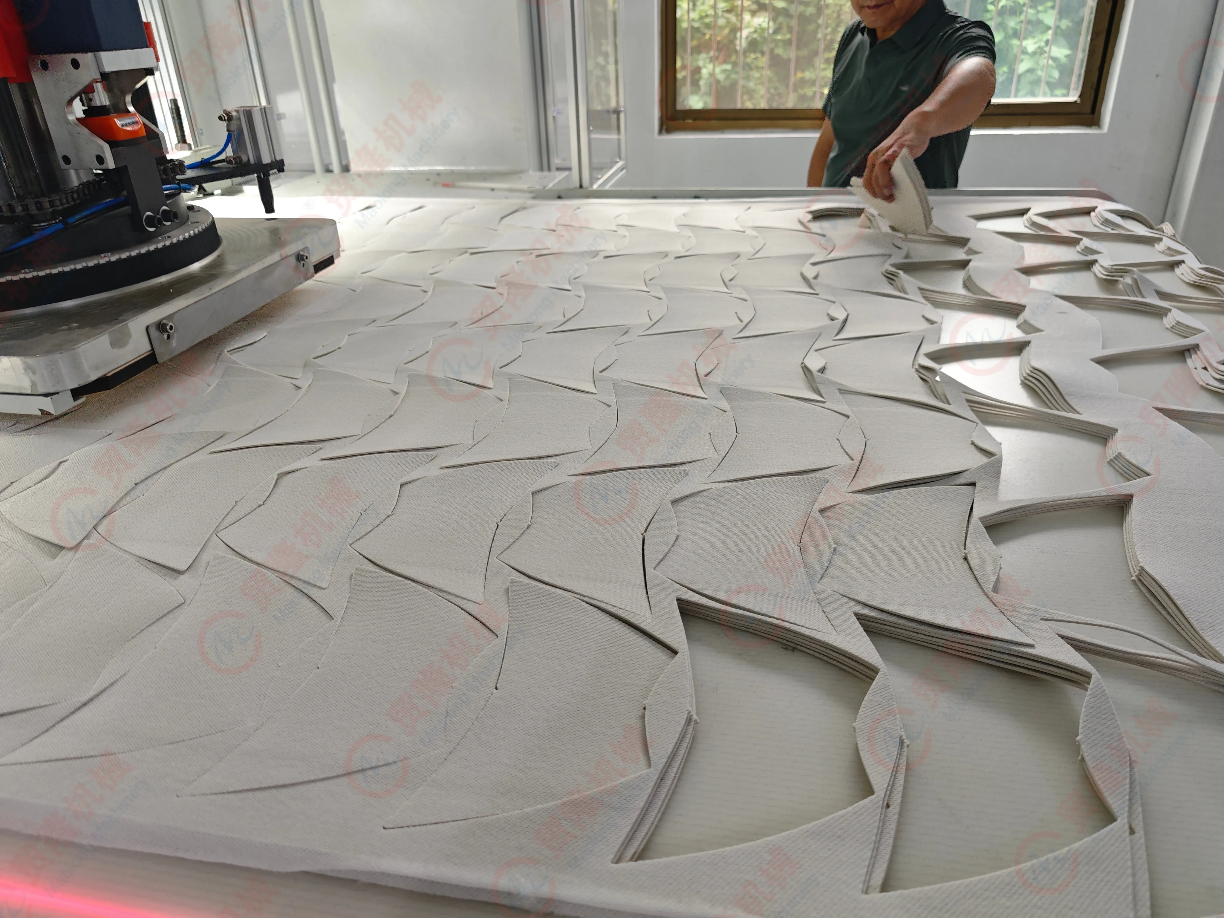 Automatic Conveyor Beam Press For Hats and clothes