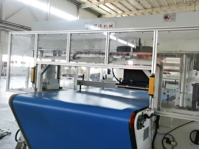 Automatic Belt Traveling Head cutting Press For Car Interior Foam Molding
