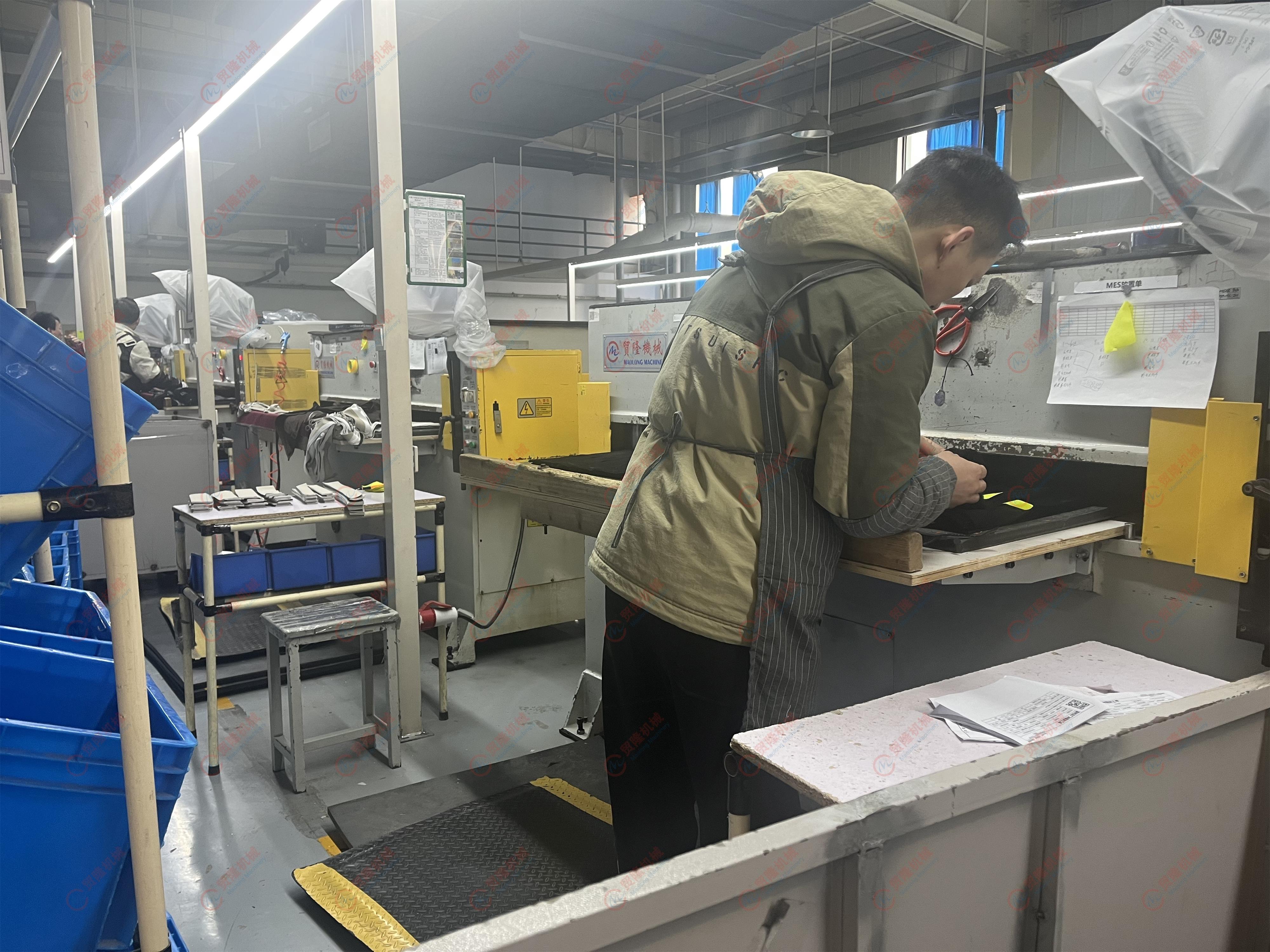 Beam Press for Luggage and Bag