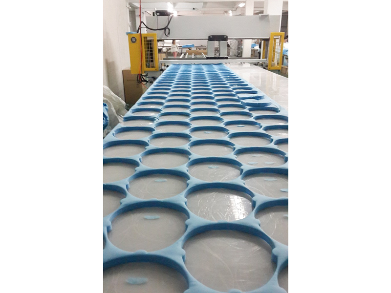 Automatic Conveyor Traveling Head Beam Press For Facial Mask