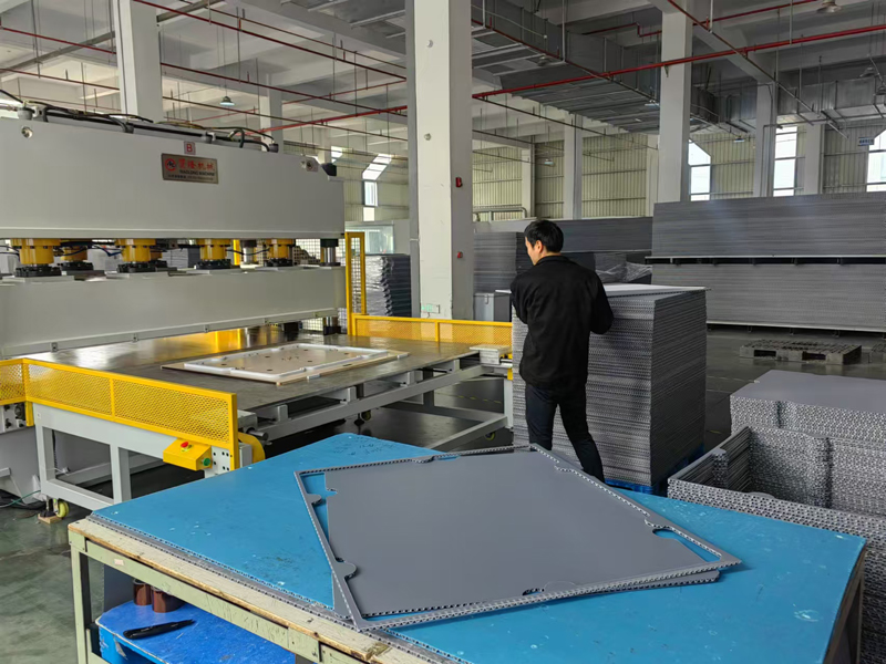 Auto-table Beam Press For PP Honeycomb