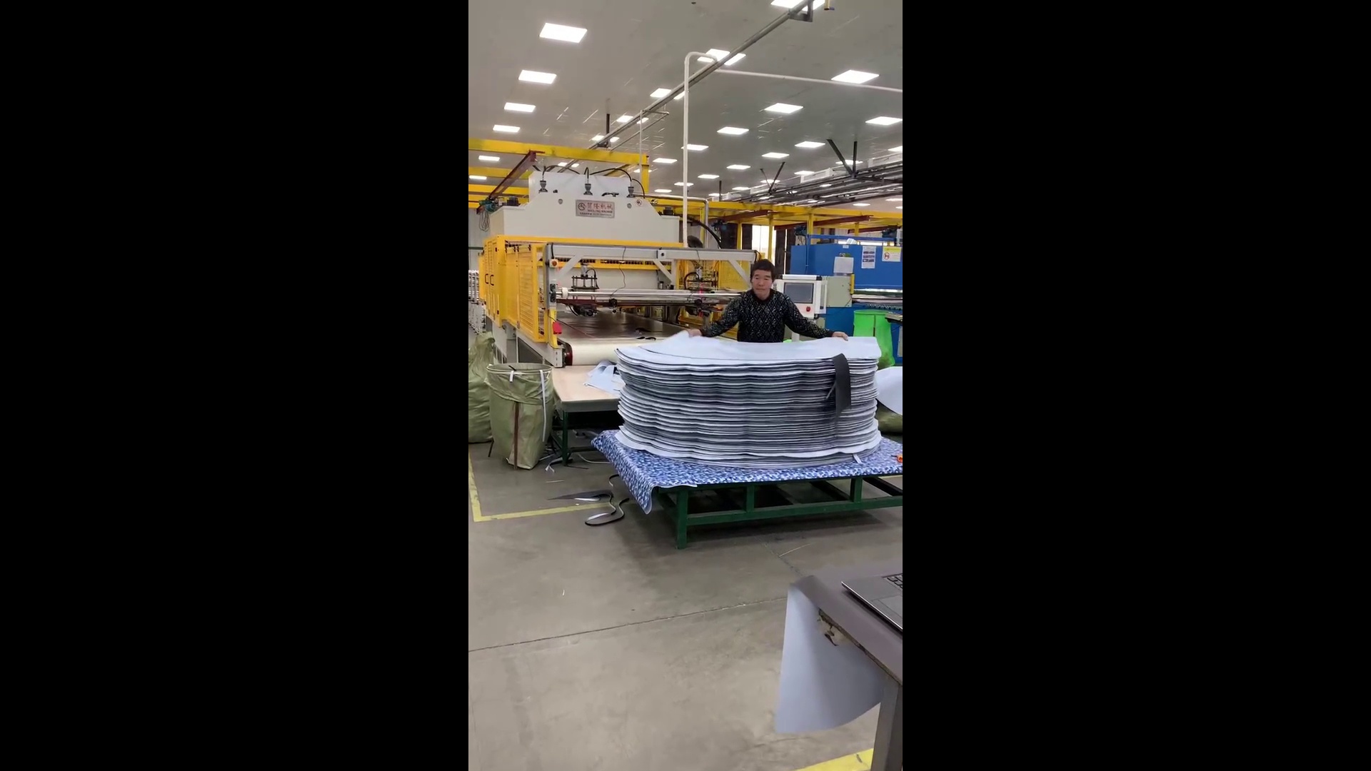 Buy ABC-2000 Hydraulic Cutting Machine for Inflatable Blow Up Items ...