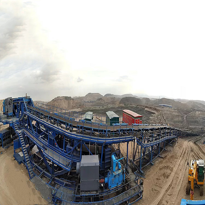 Long distance curved belt conveyor system for bulk material conveying
