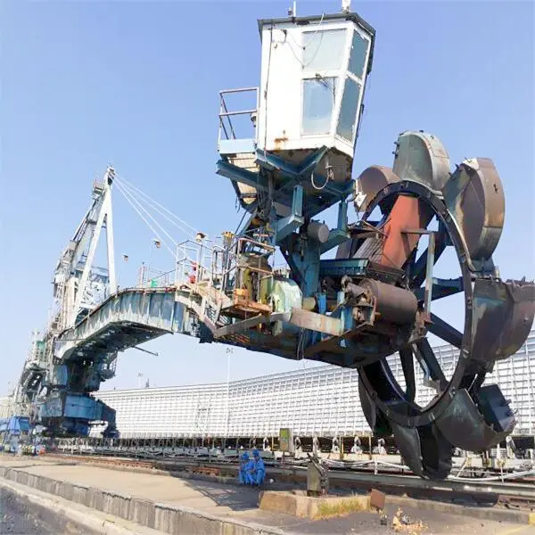 stacker and reclaimer