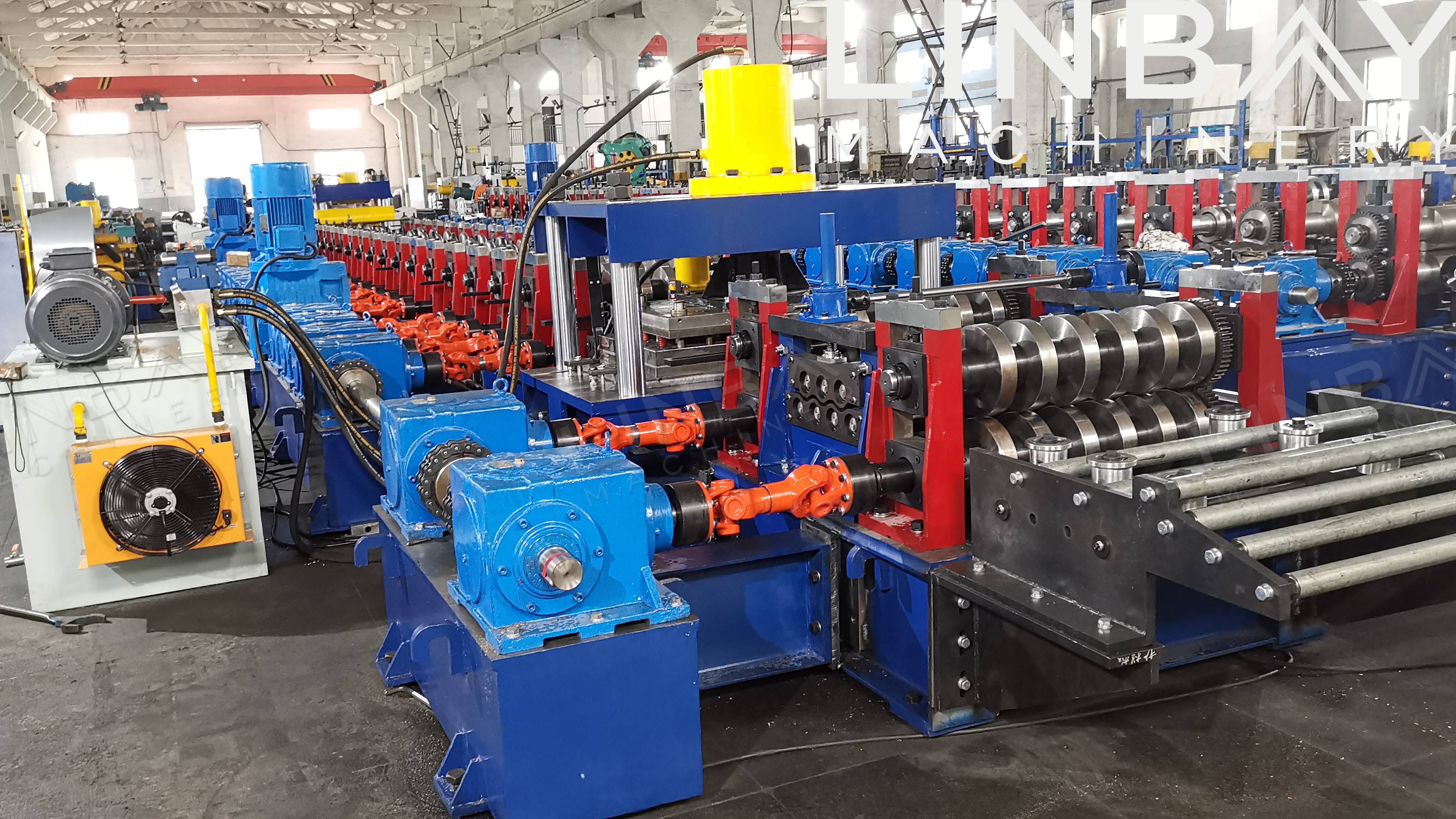 Conformadora para barandillas viales