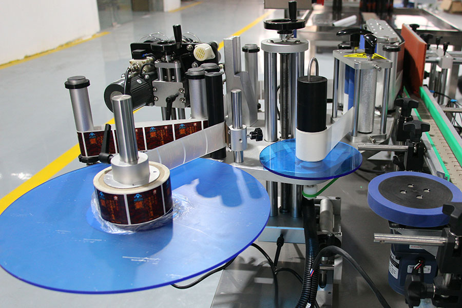Round Bottle Adhesive Sticker Labeling Machine