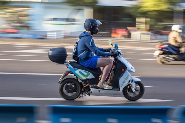 Street deals legal moped