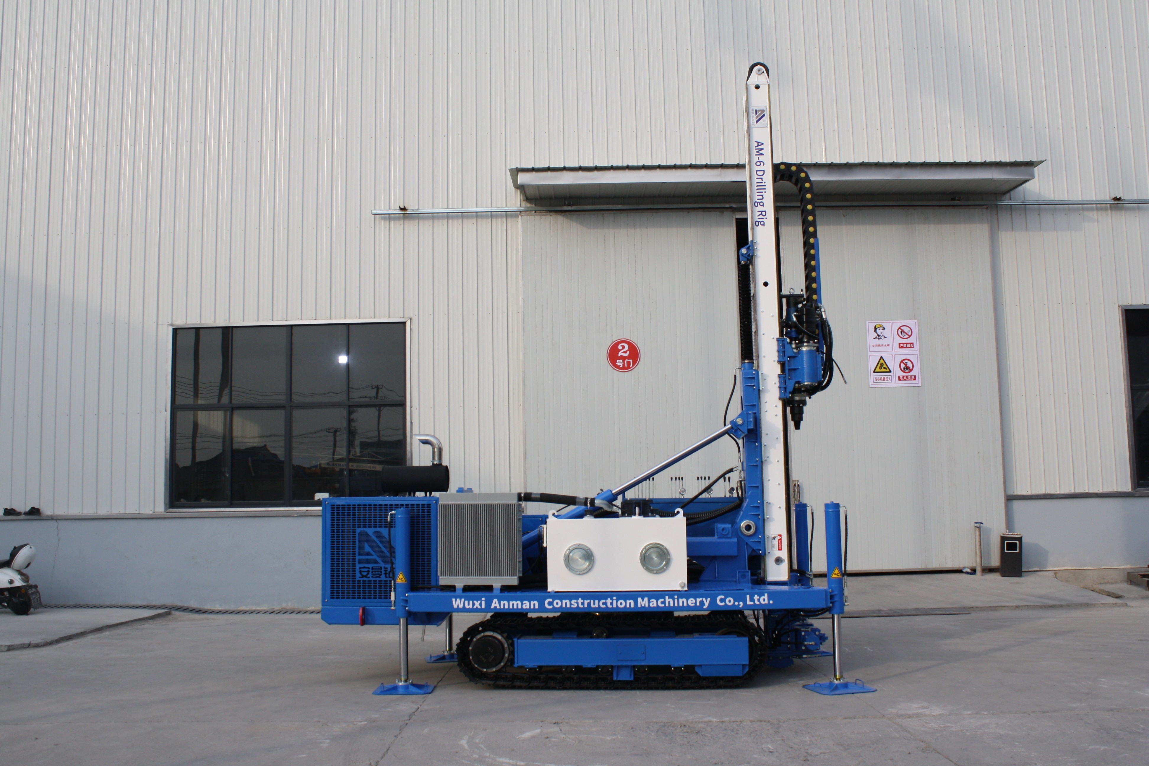 AM-6 high lifting crawler drilling rig