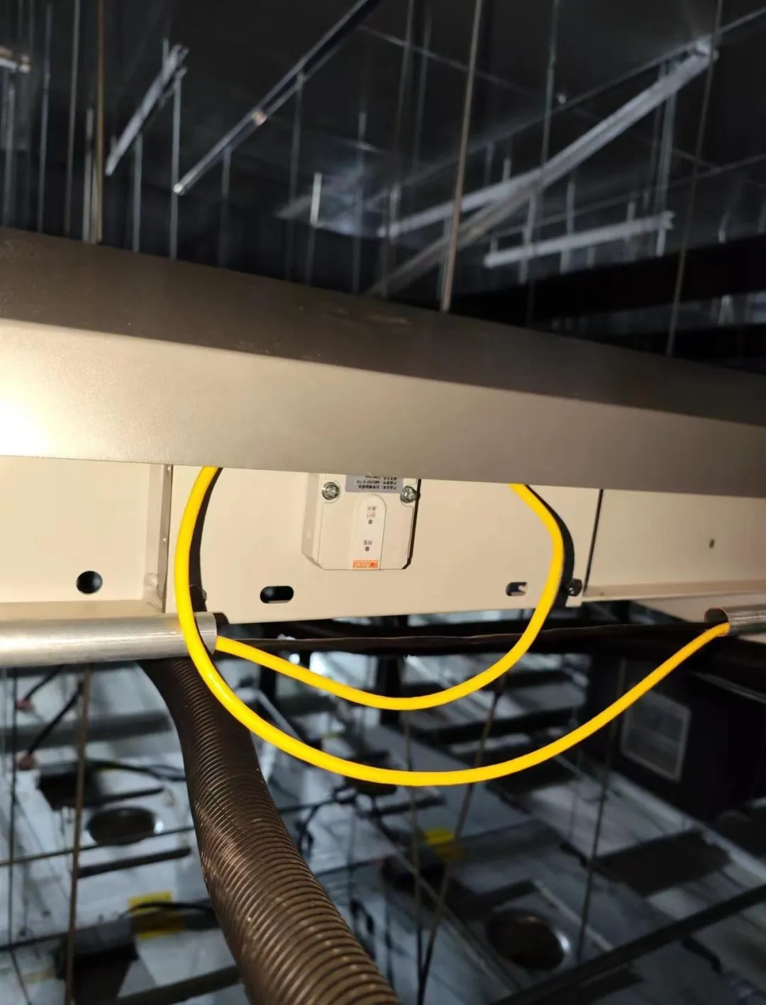 AMB300 sensor mounted on busbar
