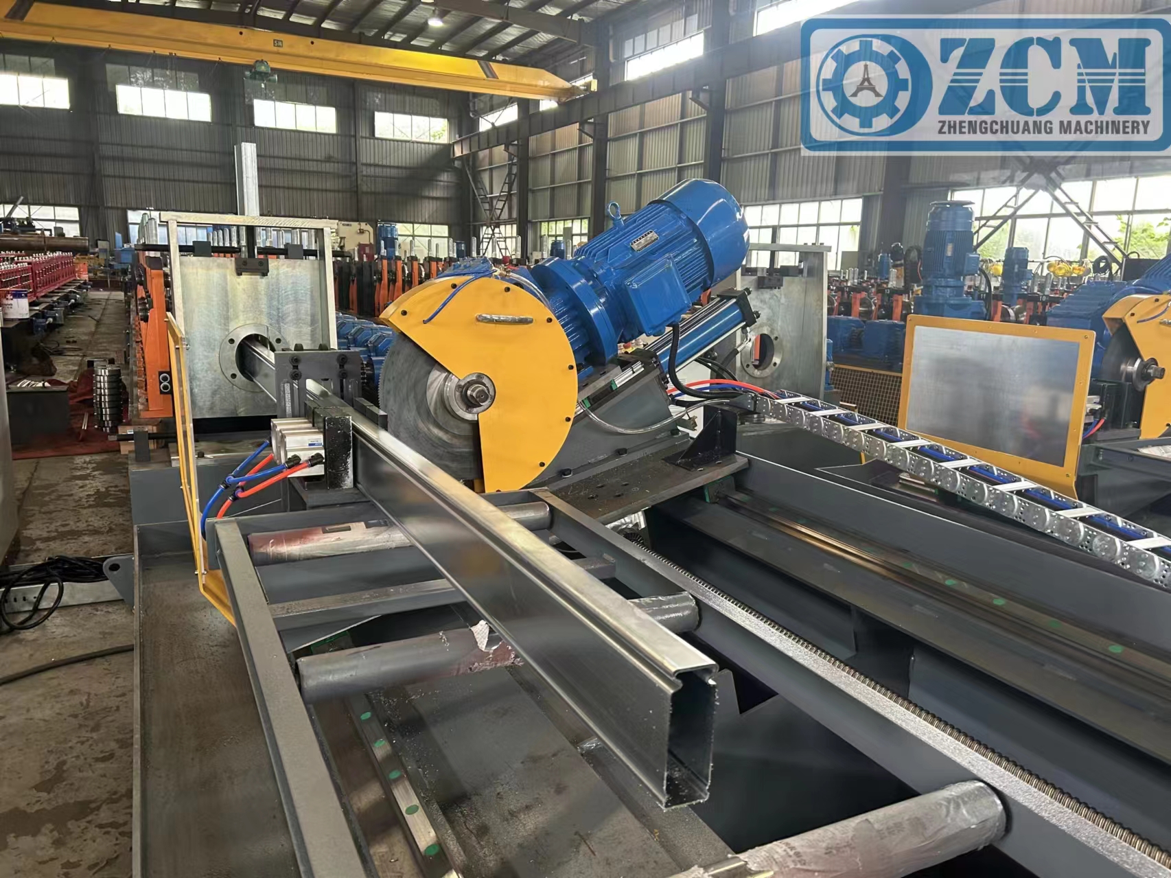 Beam roll forming machine